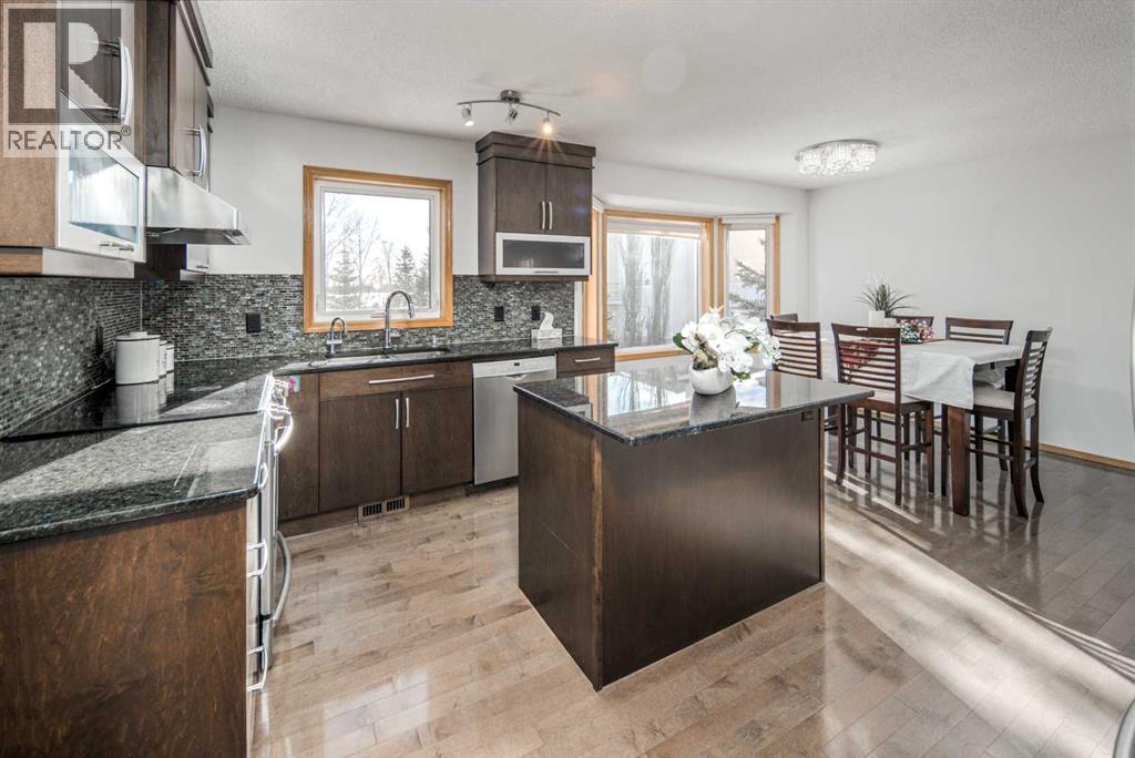 28 Hamptons Heath Nw, Calgary, Alberta  T3A 5E8 - Photo 7 - A2291094