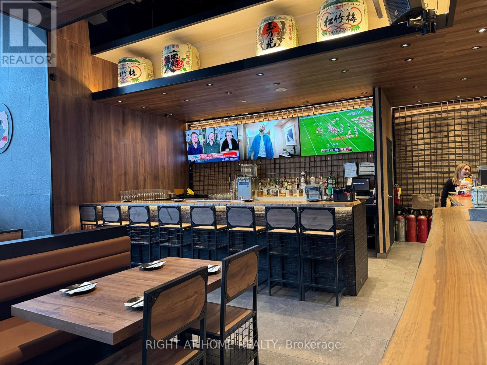 92 Fort York Boulevard, Toronto, Ontario  M5V 4A7 - Photo 2 - C12858558