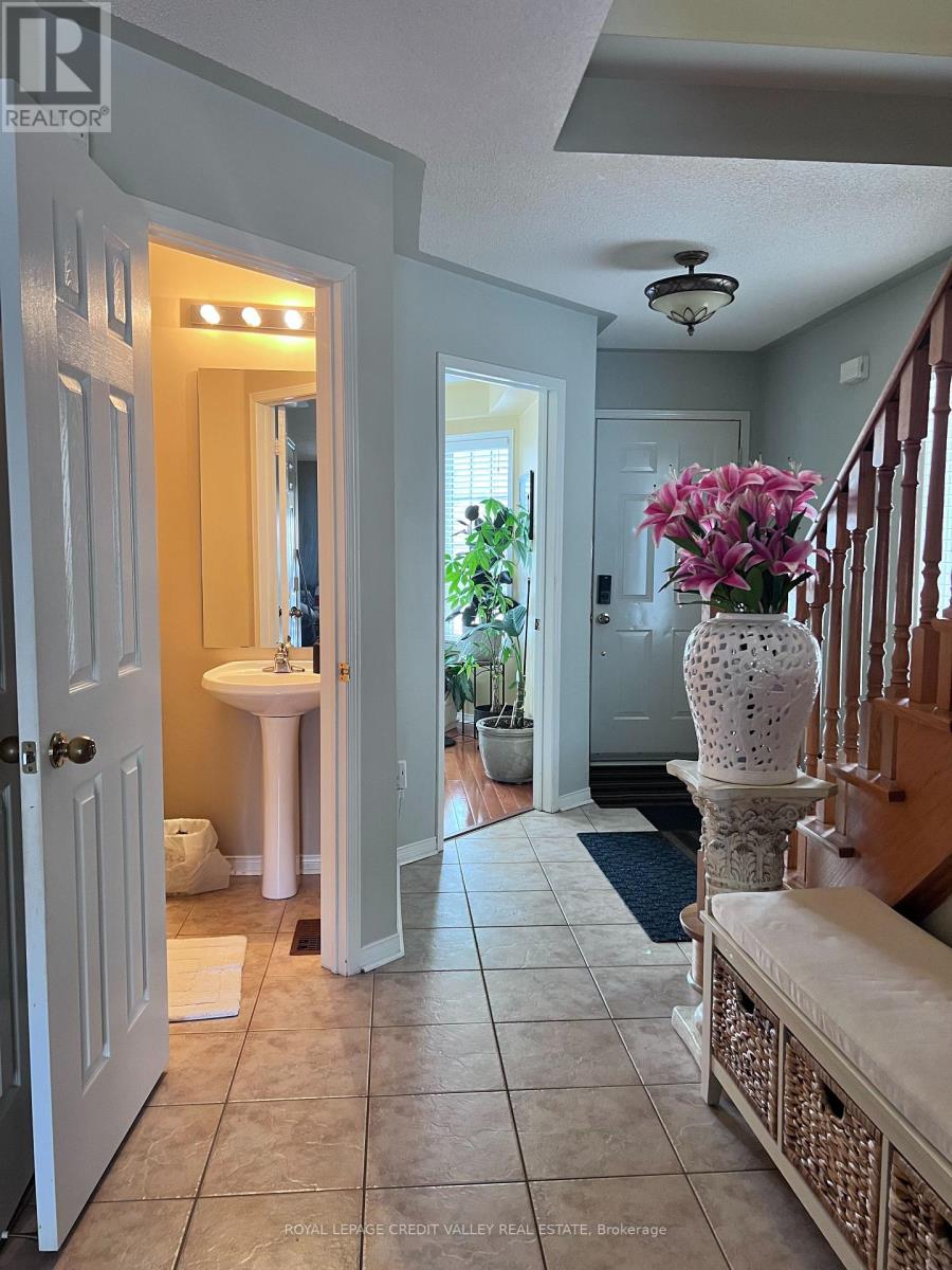 4 Kanata Road, Brampton, Ontario  L7A 3R2 - Photo 2 - W12858568