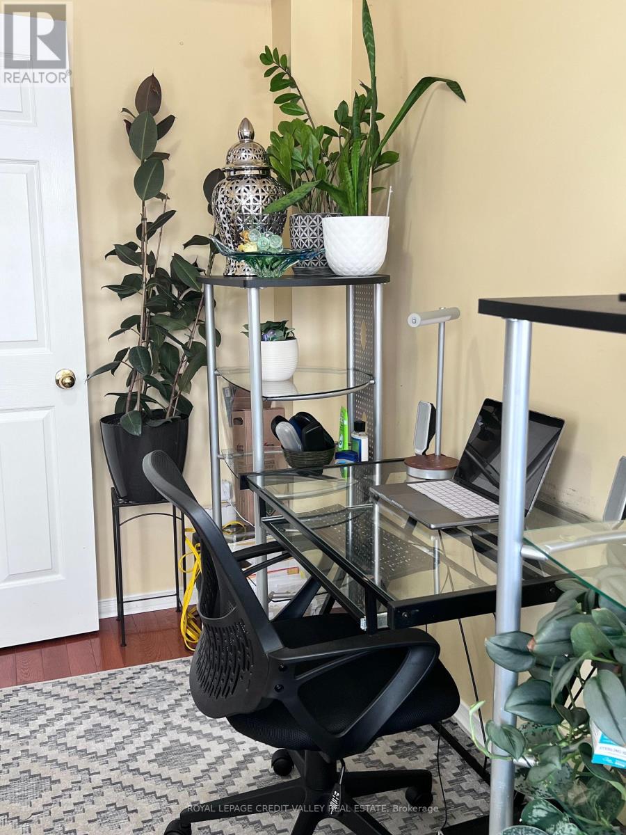 4 Kanata Road, Brampton, Ontario  L7A 3R2 - Photo 4 - W12858568