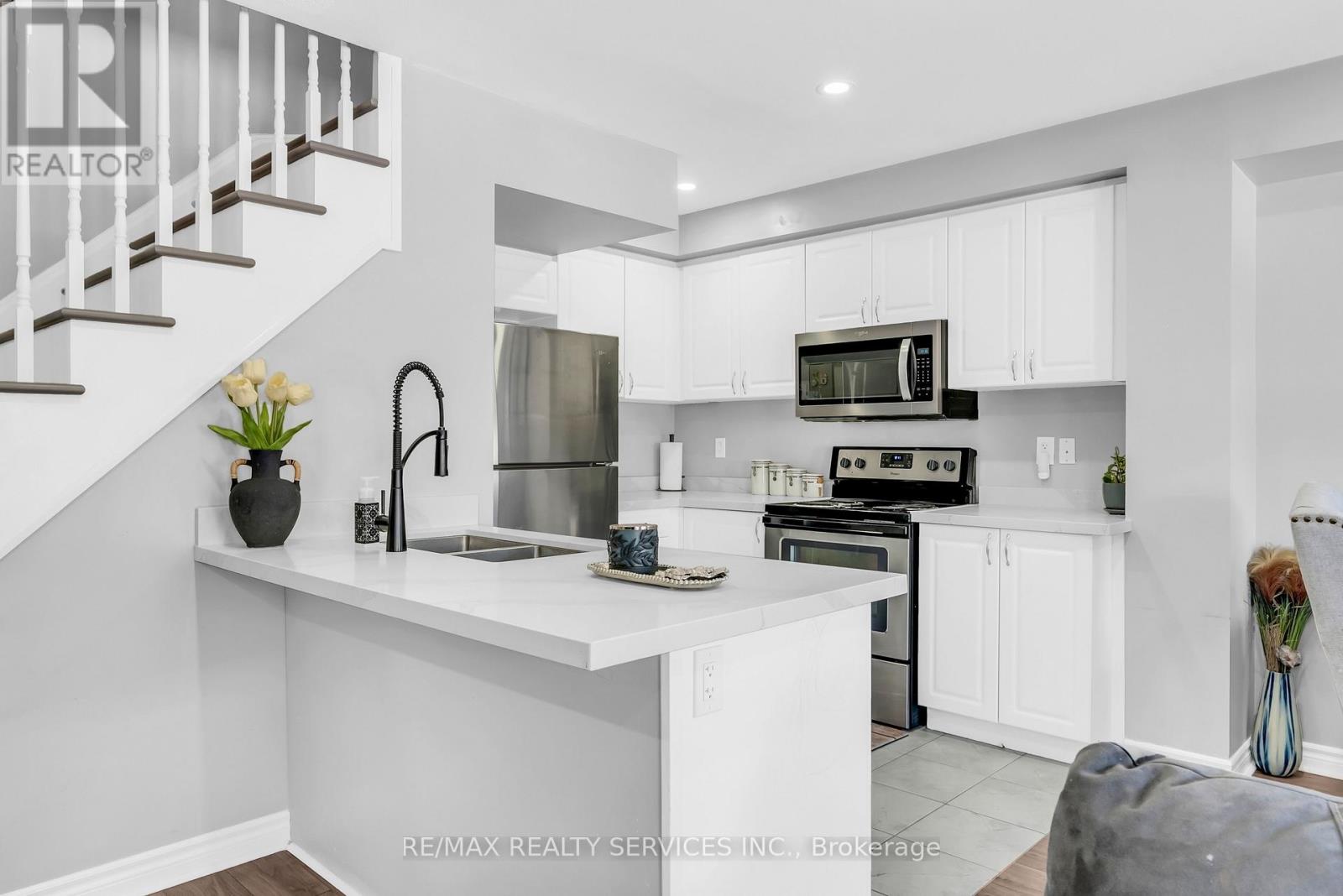 185 - 200 Veterans Drive, Brampton, Ontario  L7A 4S6 - Photo 11 - W12858576