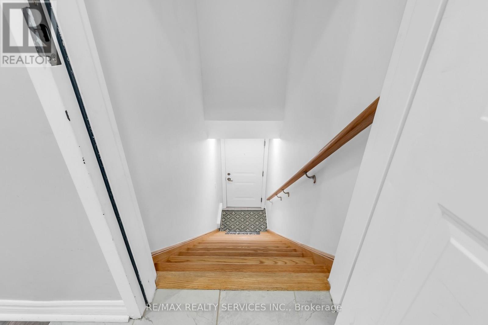 185 - 200 Veterans Drive, Brampton, Ontario  L7A 4S6 - Photo 4 - W12858576