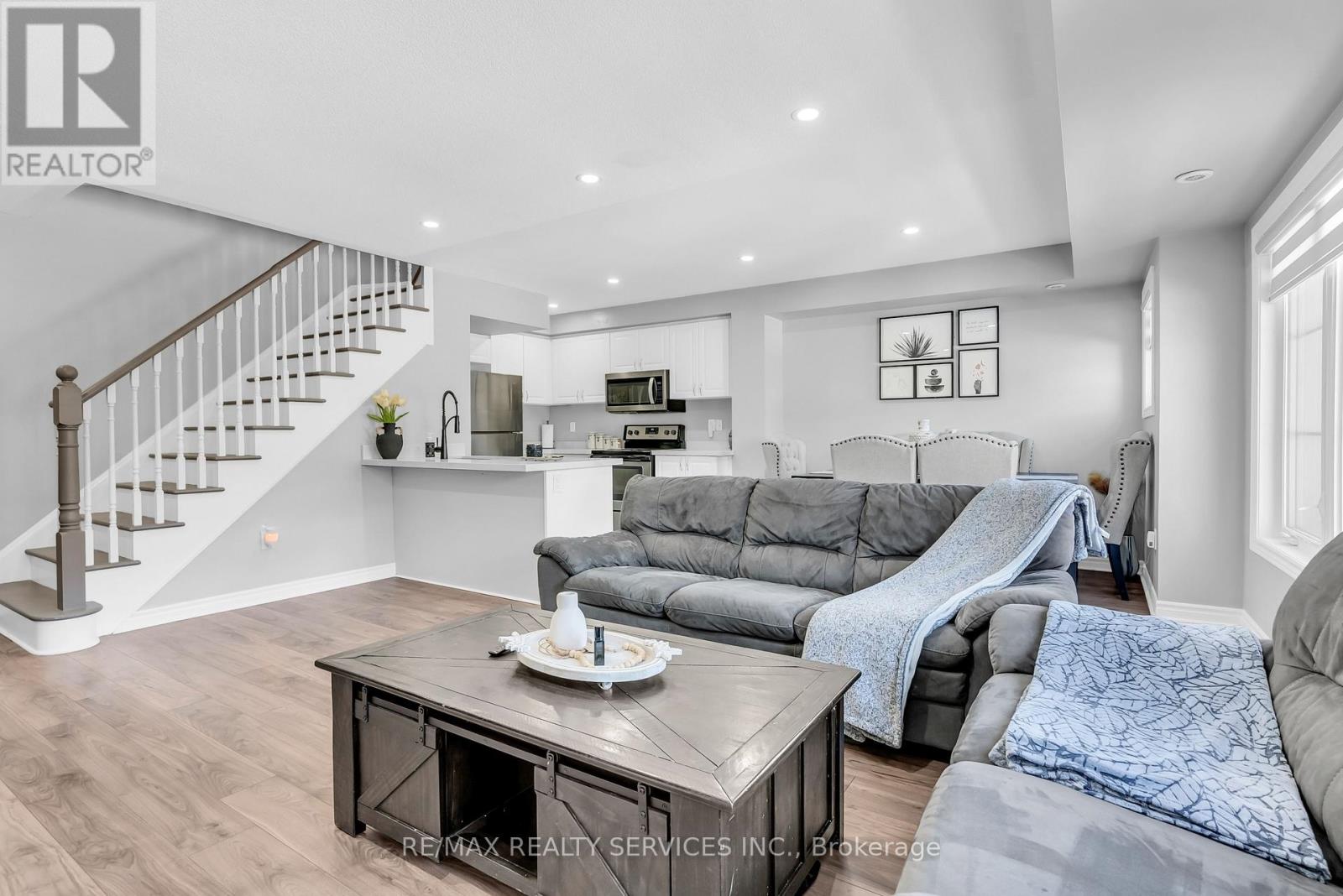 185 - 200 Veterans Drive, Brampton, Ontario  L7A 4S6 - Photo 8 - W12858576