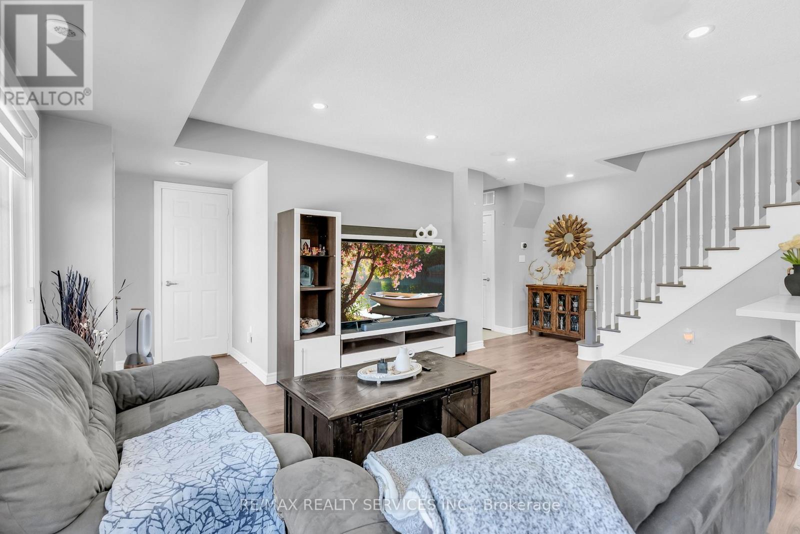 185 - 200 Veterans Drive, Brampton, Ontario  L7A 4S6 - Photo 9 - W12858576