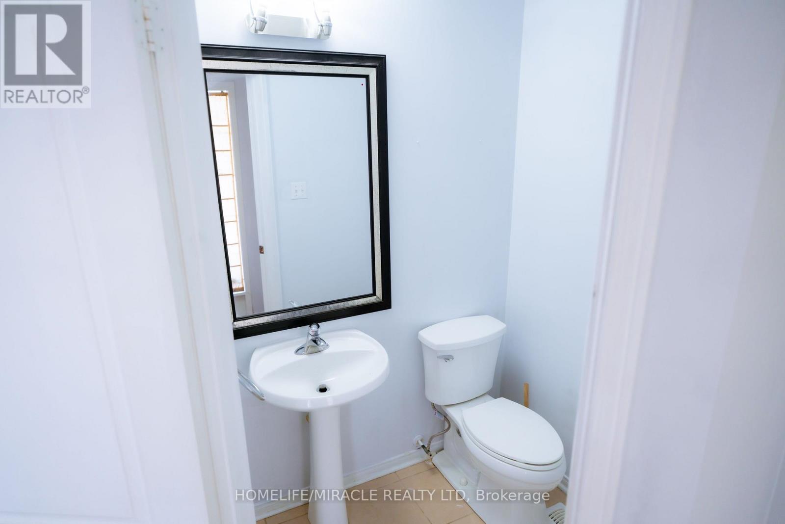 16 Dunure Crescent, Brampton (Fletcher's Meadow), Ontario  L7A 2Y5 - Photo 12 - W12858600