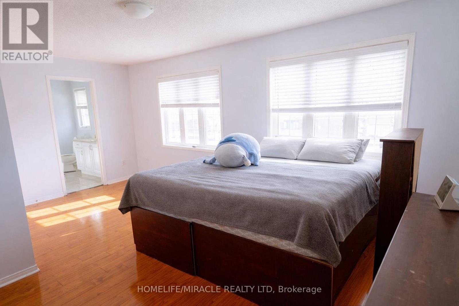 16 Dunure Crescent, Brampton (Fletcher's Meadow), Ontario  L7A 2Y5 - Photo 17 - W12858600