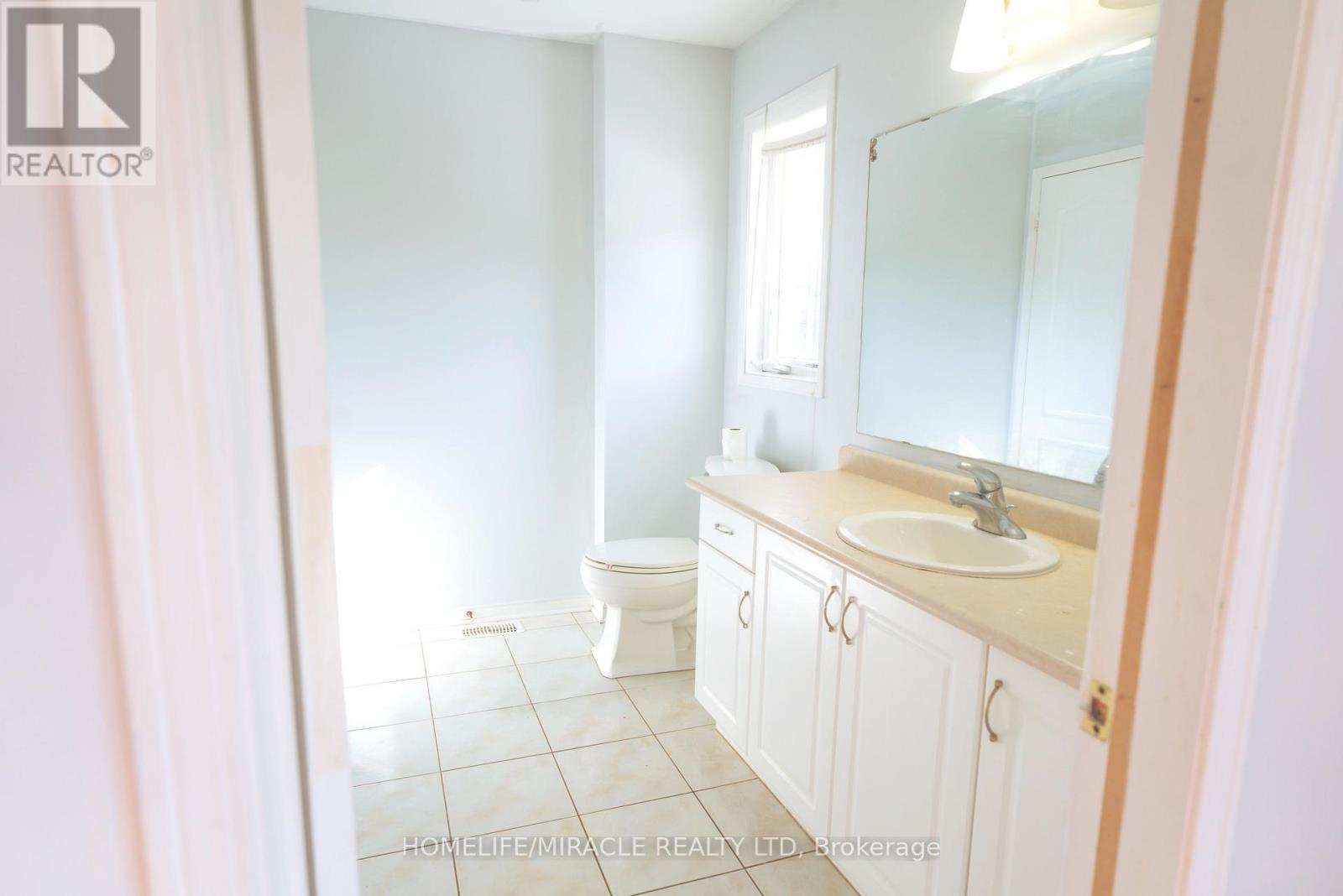 16 Dunure Crescent, Brampton (Fletcher's Meadow), Ontario  L7A 2Y5 - Photo 18 - W12858600