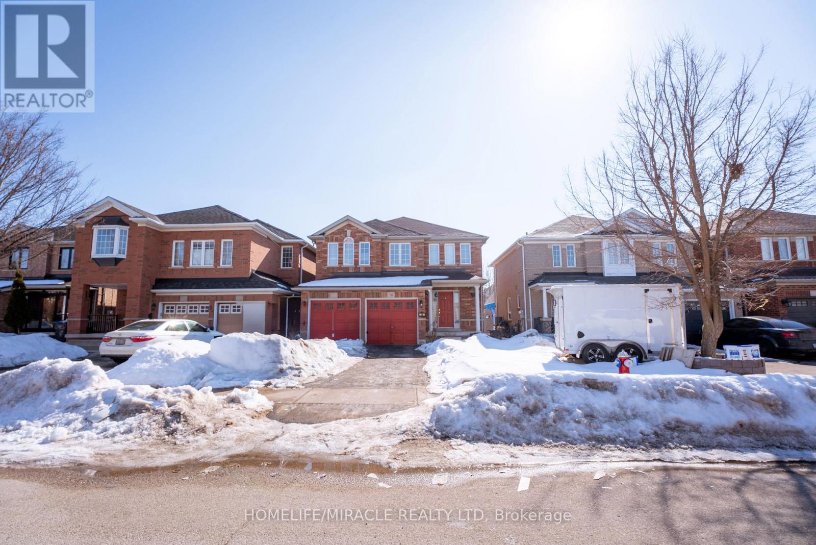 16 Dunure Crescent, Brampton (Fletcher's Meadow), Ontario  L7A 2Y5 - Photo 2 - W12858600
