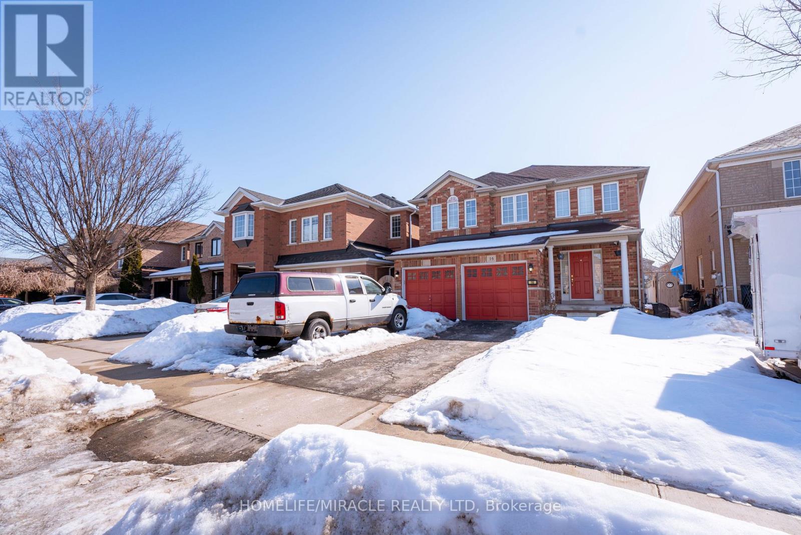 16 Dunure Crescent, Brampton (Fletcher's Meadow), Ontario  L7A 2Y5 - Photo 3 - W12858600