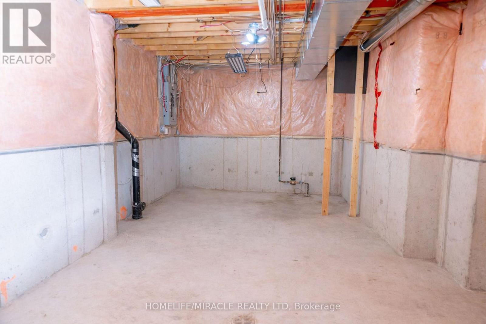 16 Dunure Crescent, Brampton (Fletcher's Meadow), Ontario  L7A 2Y5 - Photo 30 - W12858600