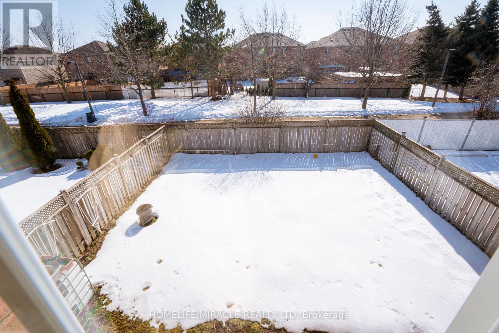 16 Dunure Crescent, Brampton (Fletcher's Meadow), Ontario  L7A 2Y5 - Photo 6 - W12858600