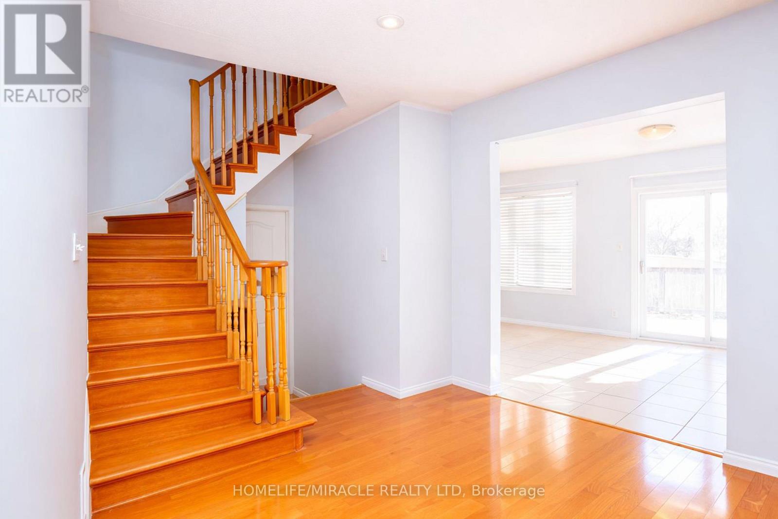 16 Dunure Crescent, Brampton (Fletcher's Meadow), Ontario  L7A 2Y5 - Photo 8 - W12858600