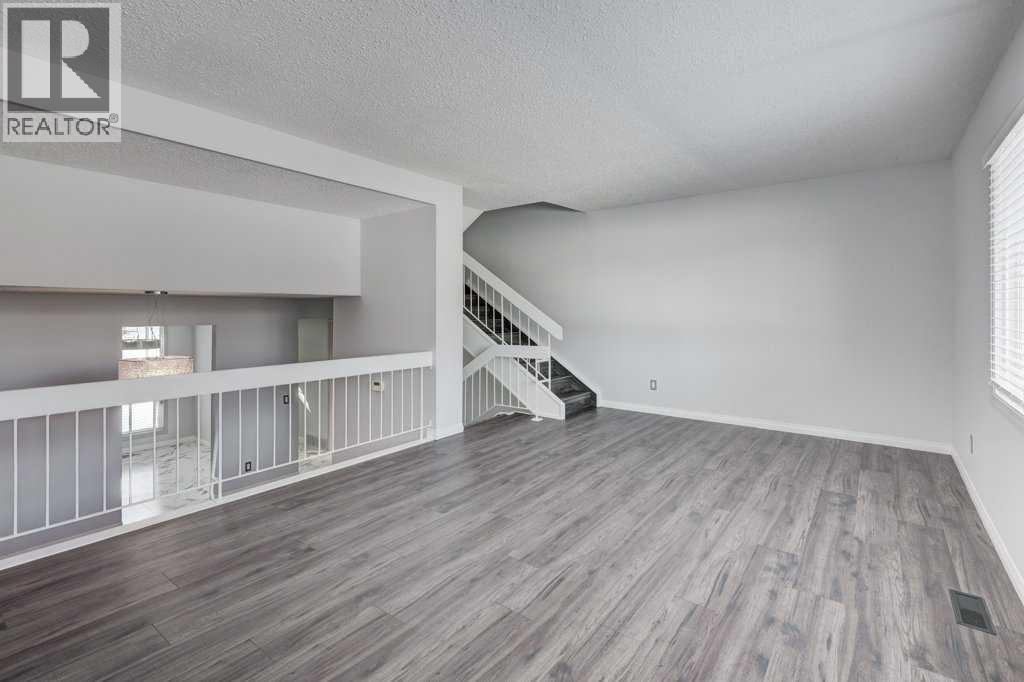 324 Brae Glen Road Sw, Calgary, Alberta  T2W 1B6 - Photo 4 - A2290619