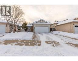 327 Heritage Crescent W, Lethbridge, Alberta