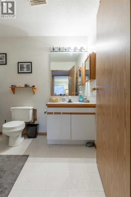 327 Heritage Crescent W, Lethbridge, Alberta  T1K 6V9 - Photo 27 - A2283658