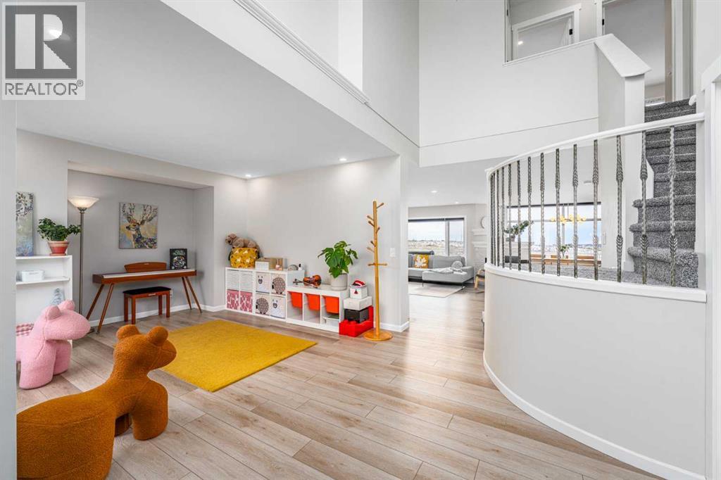 33 Royal Crest Terrace Nw, Calgary, Alberta  T3G 4M3 - Photo 7 - A2288830