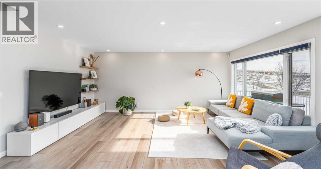 33 Royal Crest Terrace Nw, Calgary, Alberta  T3G 4M3 - Photo 11 - A2288830