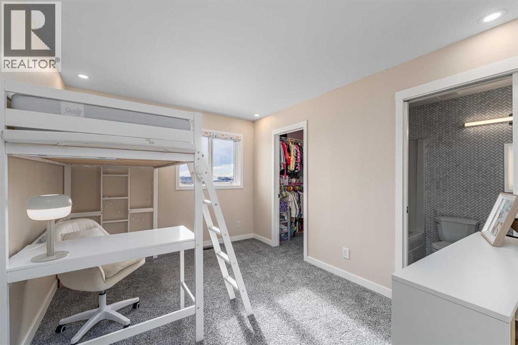 33 Royal Crest Terrace Nw, Calgary, Alberta  T3G 4M3 - Photo 32 - A2288830