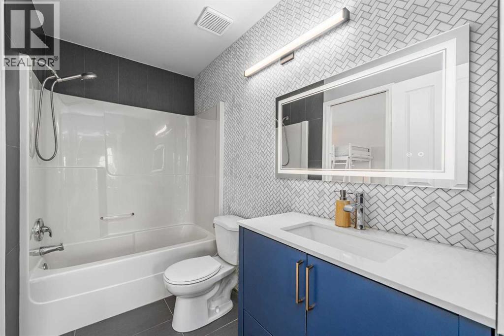 33 Royal Crest Terrace Nw, Calgary, Alberta  T3G 4M3 - Photo 5 - A2288830