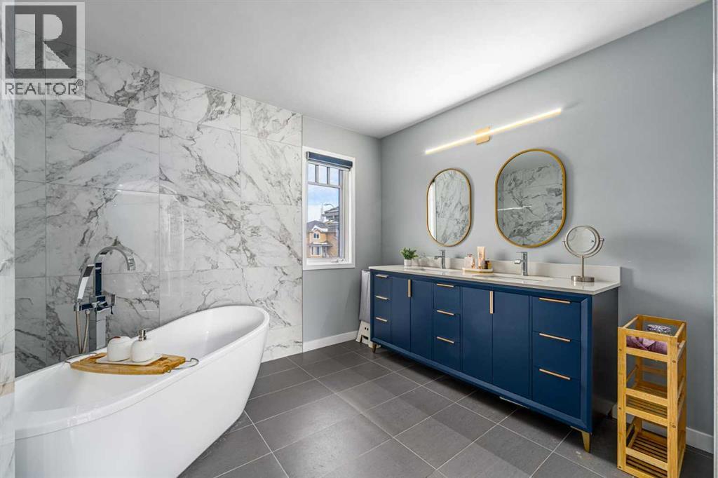 33 Royal Crest Terrace Nw, Calgary, Alberta  T3G 4M3 - Photo 4 - A2288830