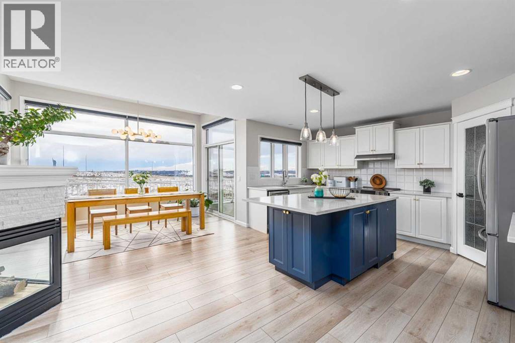 33 Royal Crest Terrace Nw, Calgary, Alberta  T3G 4M3 - Photo 3 - A2288830