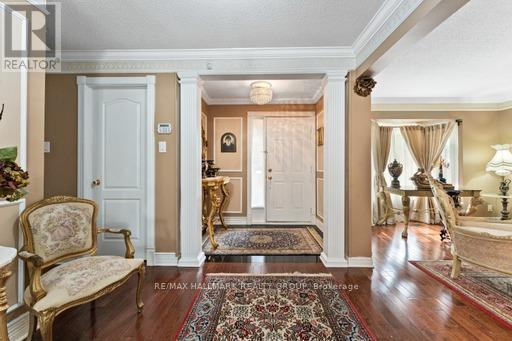 160 Sai Crescent, Ottawa, Ontario  K1G 5P2 - Photo 4 - X12858690