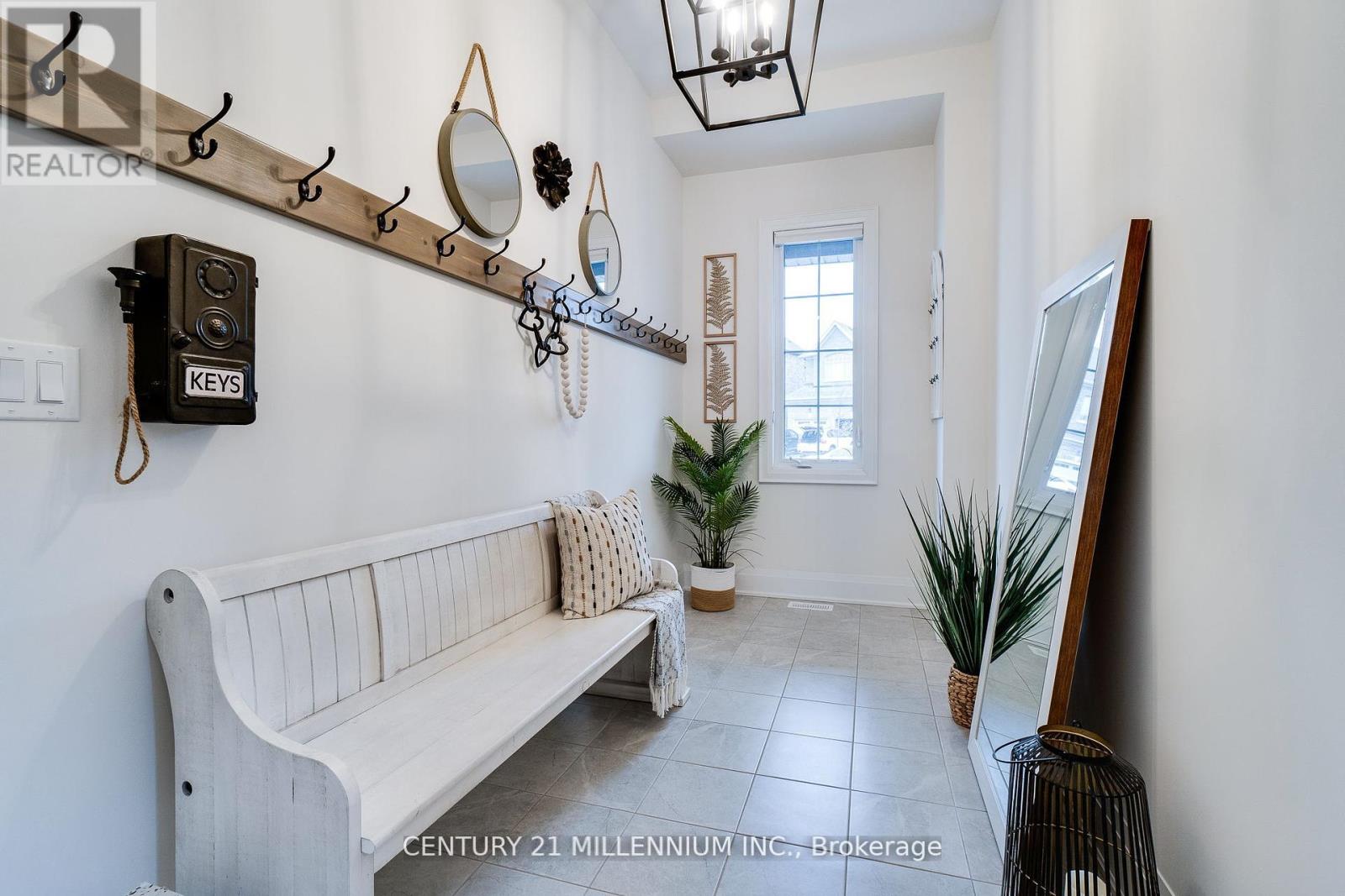 1956 Don White Court, Oshawa, Ontario  L1K 1A1 - Photo 4 - E12729430