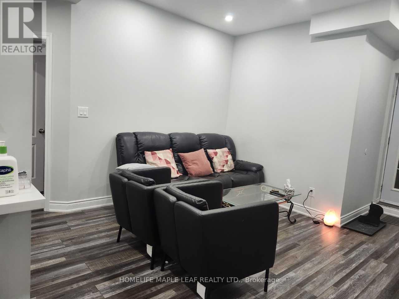 77 Brushwood Drive, Brampton, Ontario  L6Y 6H3 - Photo 9 - W12795258