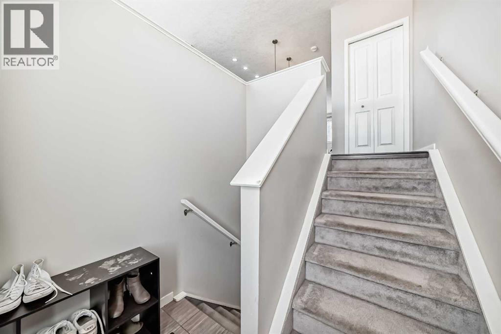 656 Copperpond Boulevard Se, Calgary, Alberta  T2Z 5B9 - Photo 5 - A2282104