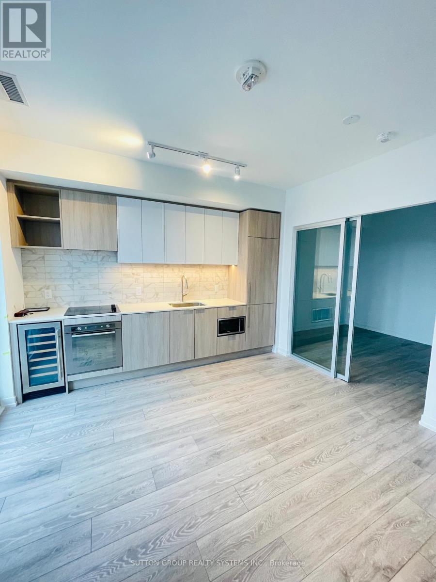 1915 - 2020 Bathurst Street, Toronto (Humewood-Cedarvale), Ontario  M5P 0A6 - Photo 3 - C12858698