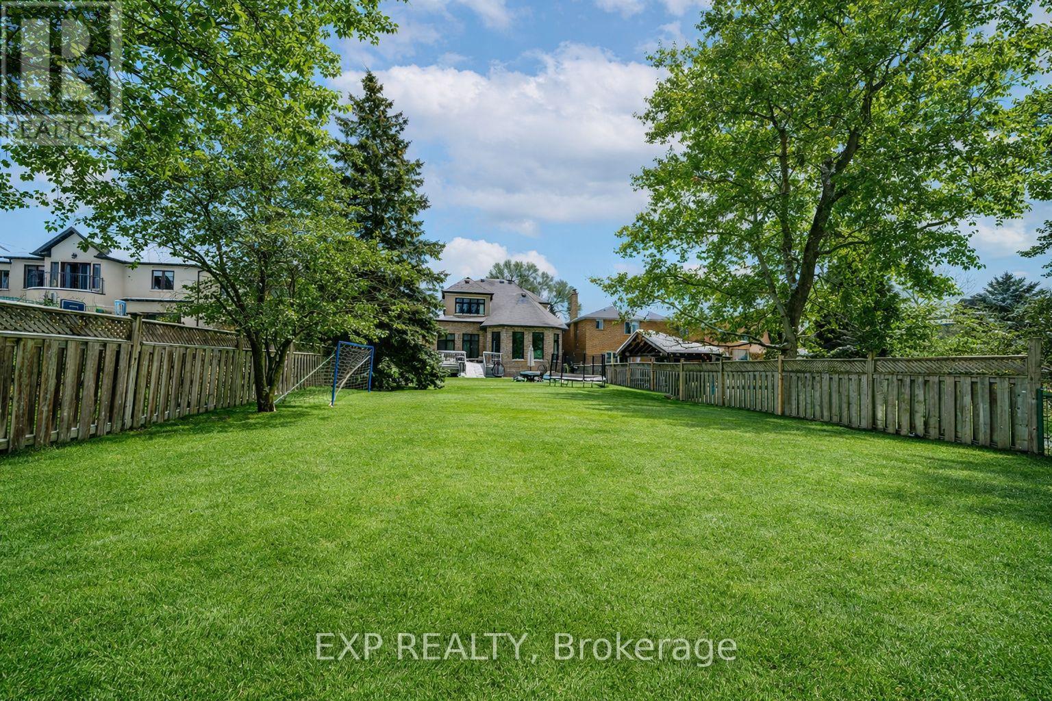 58 Spruce Avenue, Richmond Hill, Ontario  L4C 6W1 - Photo 3 - N12858648