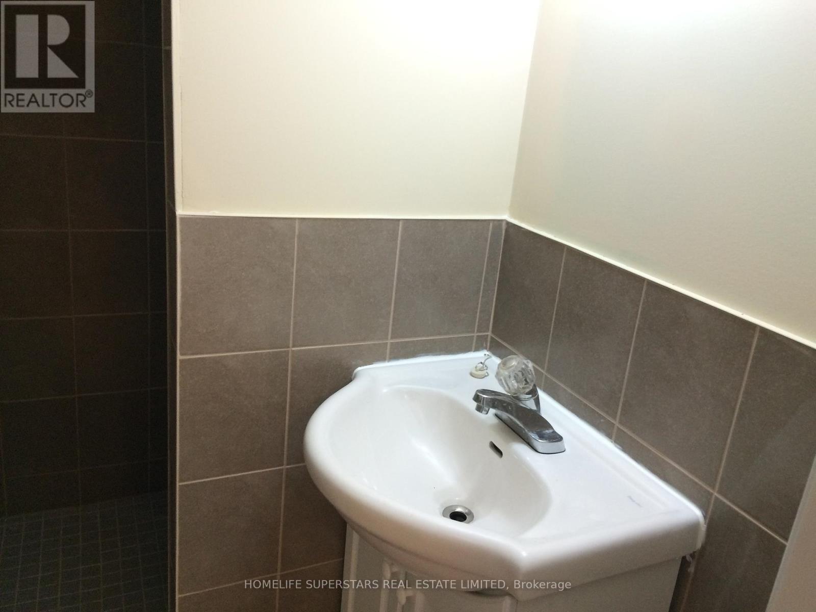 14 Dorward Drive, Toronto (Mount Olive-Silverstone-Jamestown), Ontario  M9V 2J5 - Photo 21 - W12858650