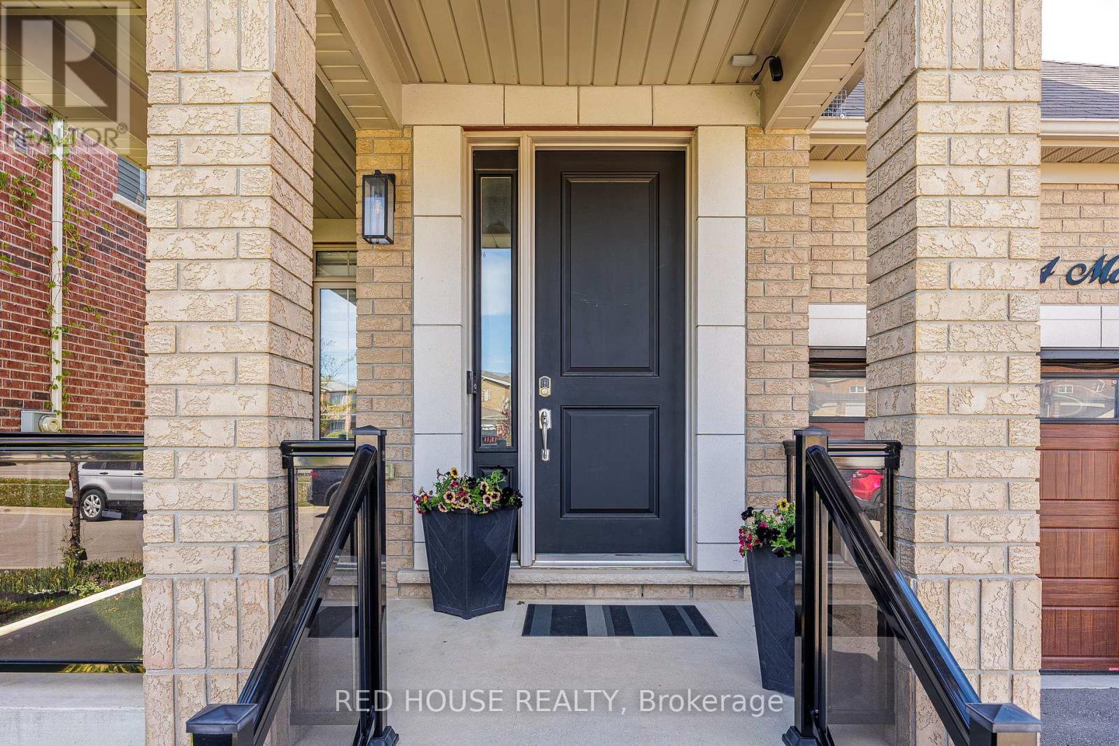 74 Mcdonnell Crescent, Bradford West Gwillimbury (Bradford), Ontario  L3Z 0S7 - Photo 3 - N12684044