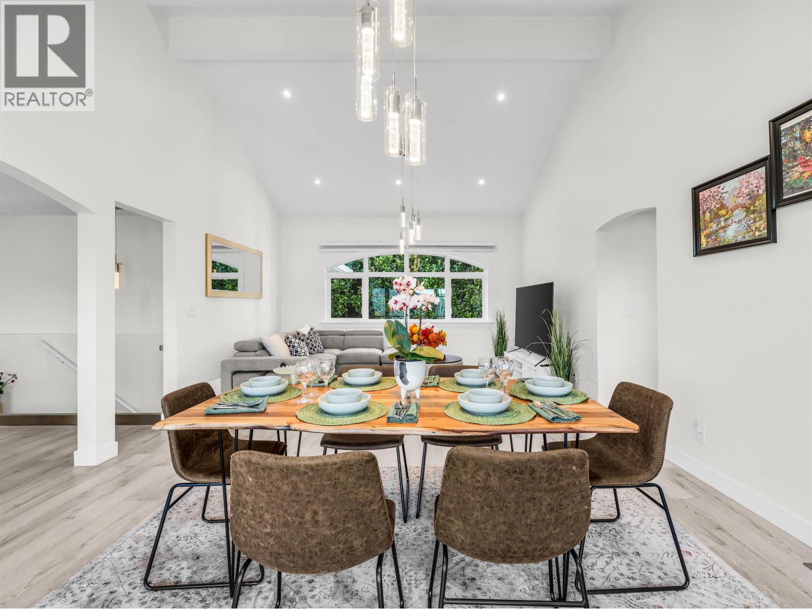 4254 Caddy Road, North Vancouver, British Columbia  V7G 1B7 - Photo 3 - R3095719