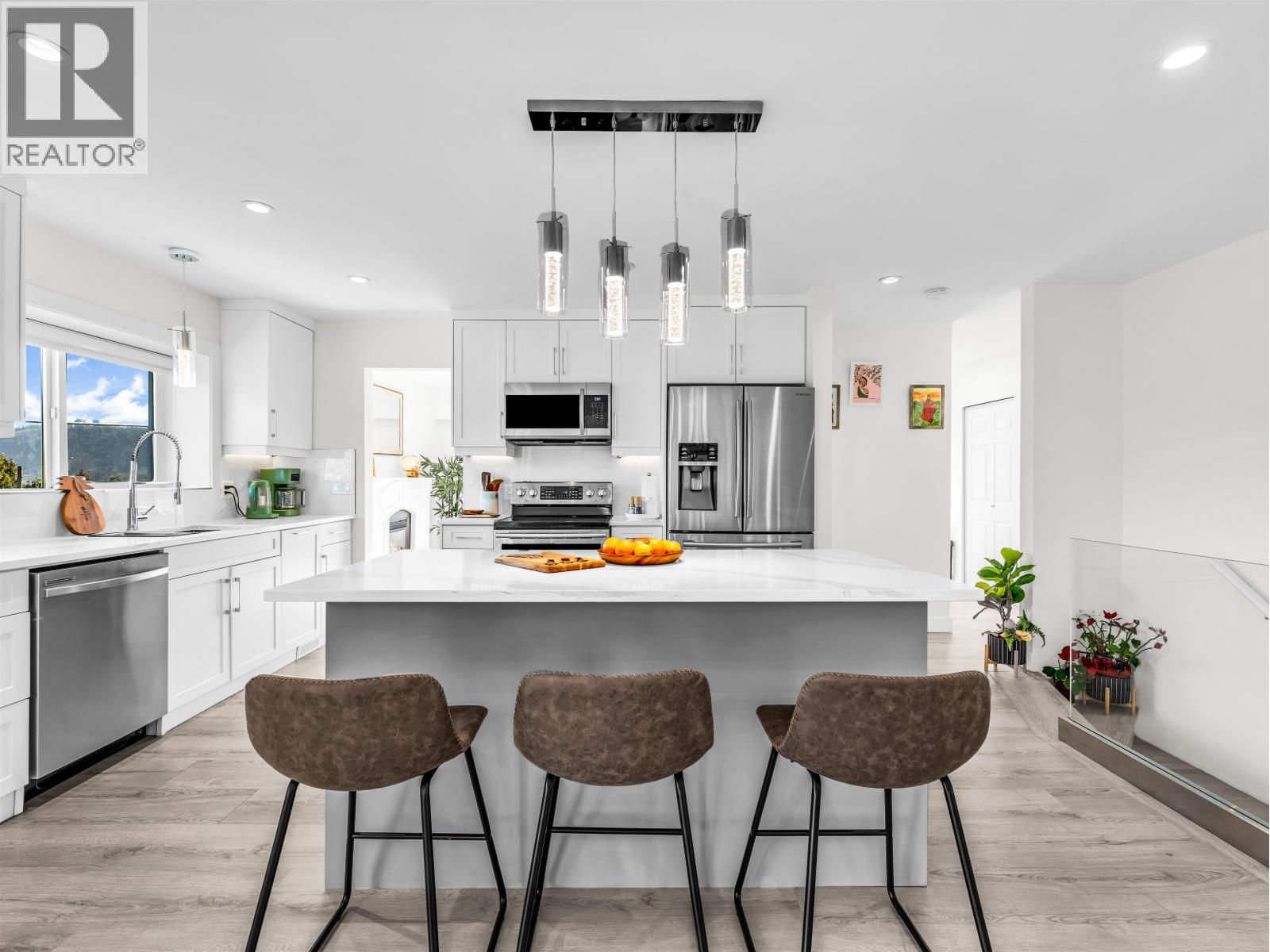 4254 Caddy Road, North Vancouver, British Columbia  V7G 1B7 - Photo 5 - R3095719