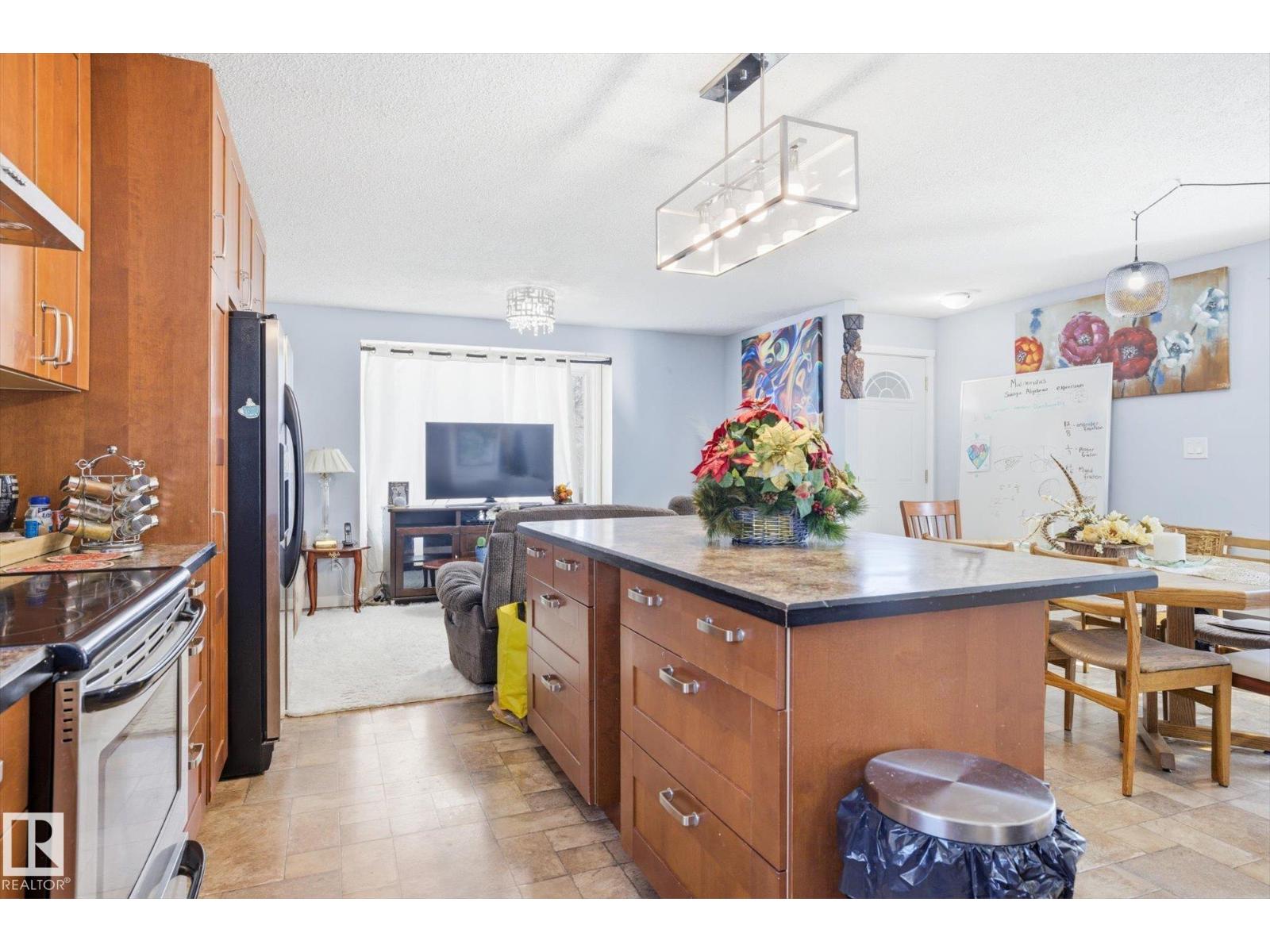 9009 102 Av, Morinville, Alberta  T8R 1B5 - Photo 10 - E4476318