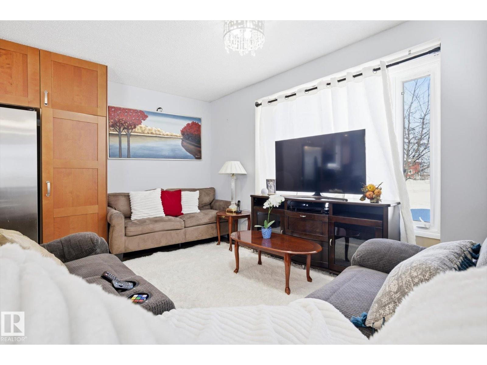 9009 102 Av, Morinville, Alberta  T8R 1B5 - Photo 5 - E4476318