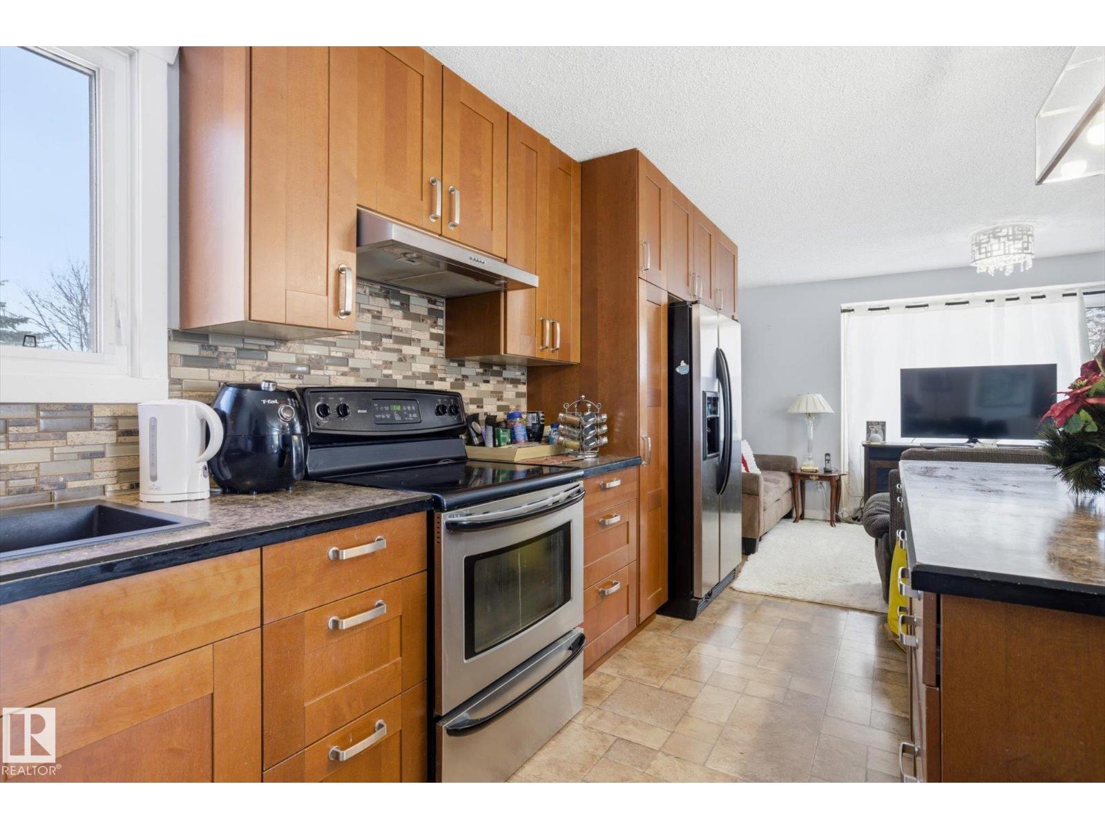 9009 102 Av, Morinville, Alberta  T8R 1B5 - Photo 8 - E4476318