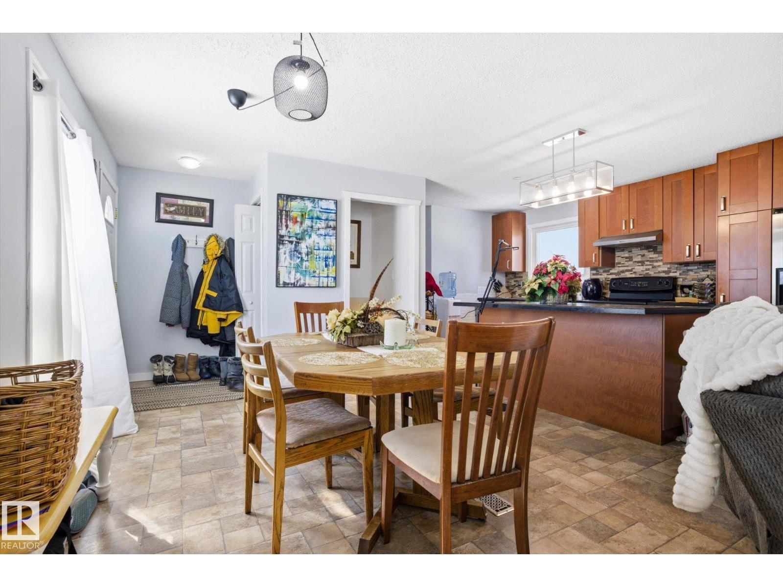 9009 102 Av, Morinville, Alberta  T8R 1B5 - Photo 7 - E4476318