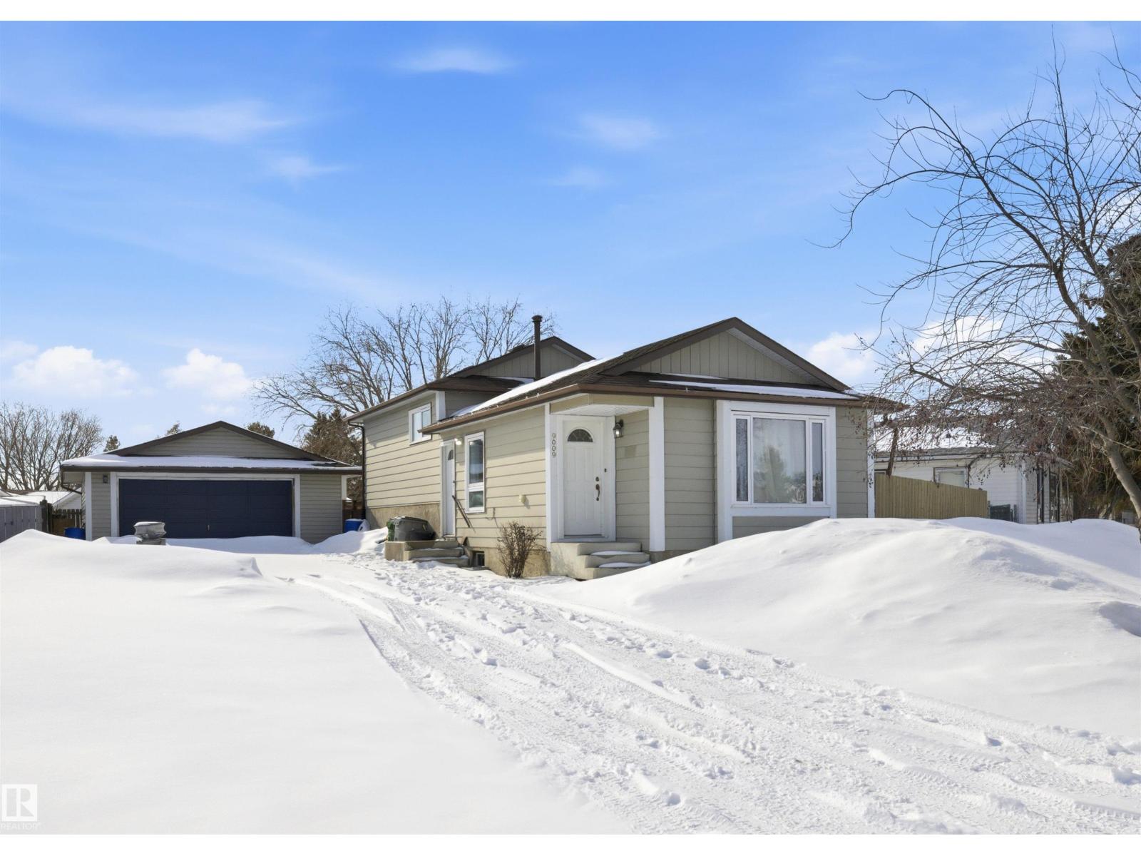 9009 102 AV, morinville, Alberta