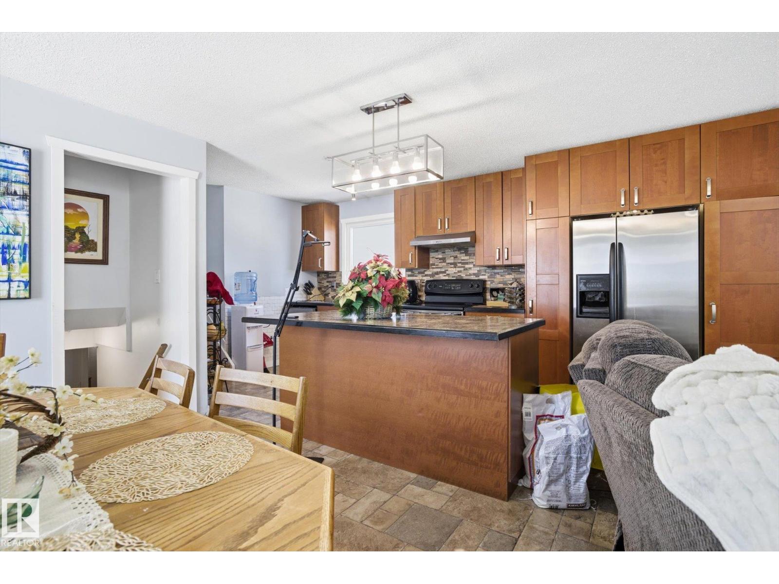 9009 102 Av, Morinville, Alberta  T8R 1B5 - Photo 11 - E4476318