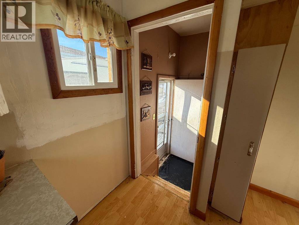 709 Centre Street, Hanna, Alberta T0J 1P0 - Photo 9 - A2290205