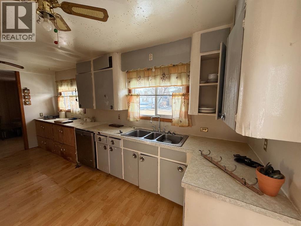 709 Centre Street, Hanna, Alberta T0J 1P0 - Photo 8 - A2290205