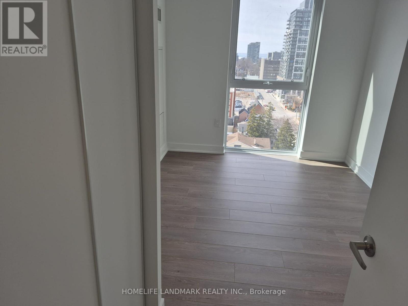 1208 - 2088 James Street, Burlington, Ontario  L7R 0H2 - Photo 7 - W12858748