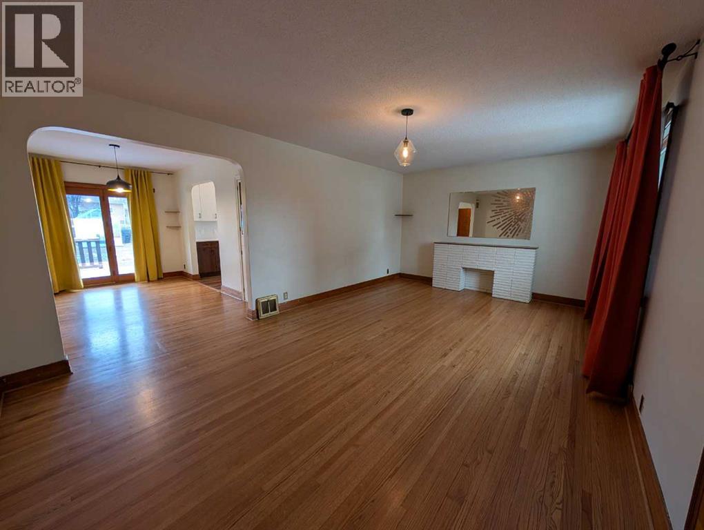 60 6 Street Sw, Medicine Hat, Alberta T1A 4H8 - Photo 6 - A2290698