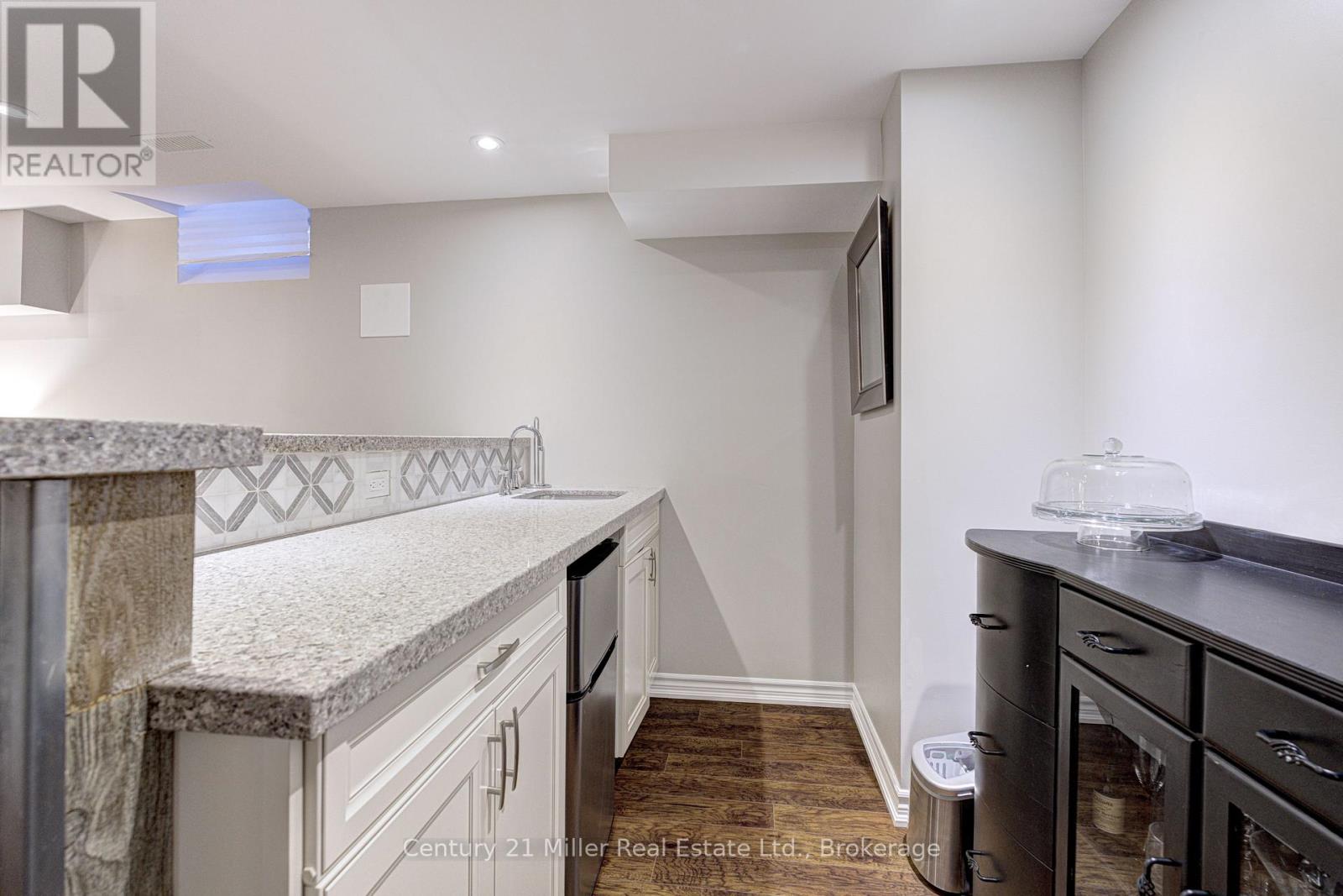 2142 Meadowglen Drive, Oakville, Ontario  L6M 4C8 - Photo 32 - W12829702