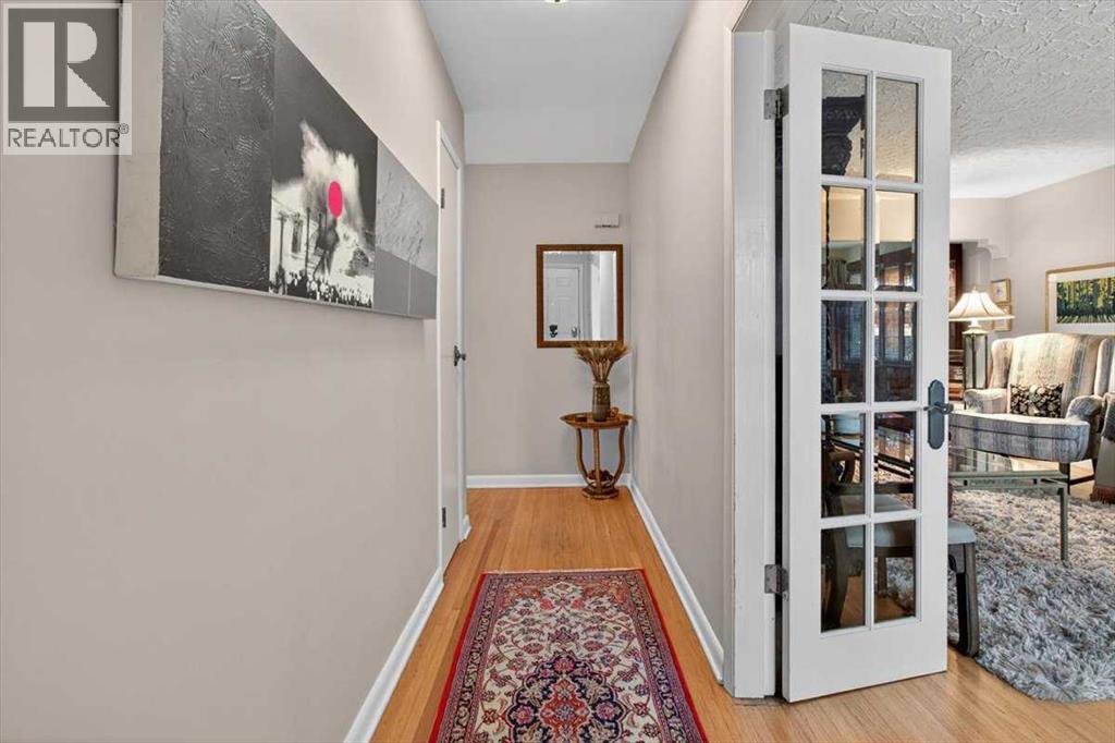 2808 35 Street Sw, Calgary, Alberta  T3E 2Y5 - Photo 4 - A2287781