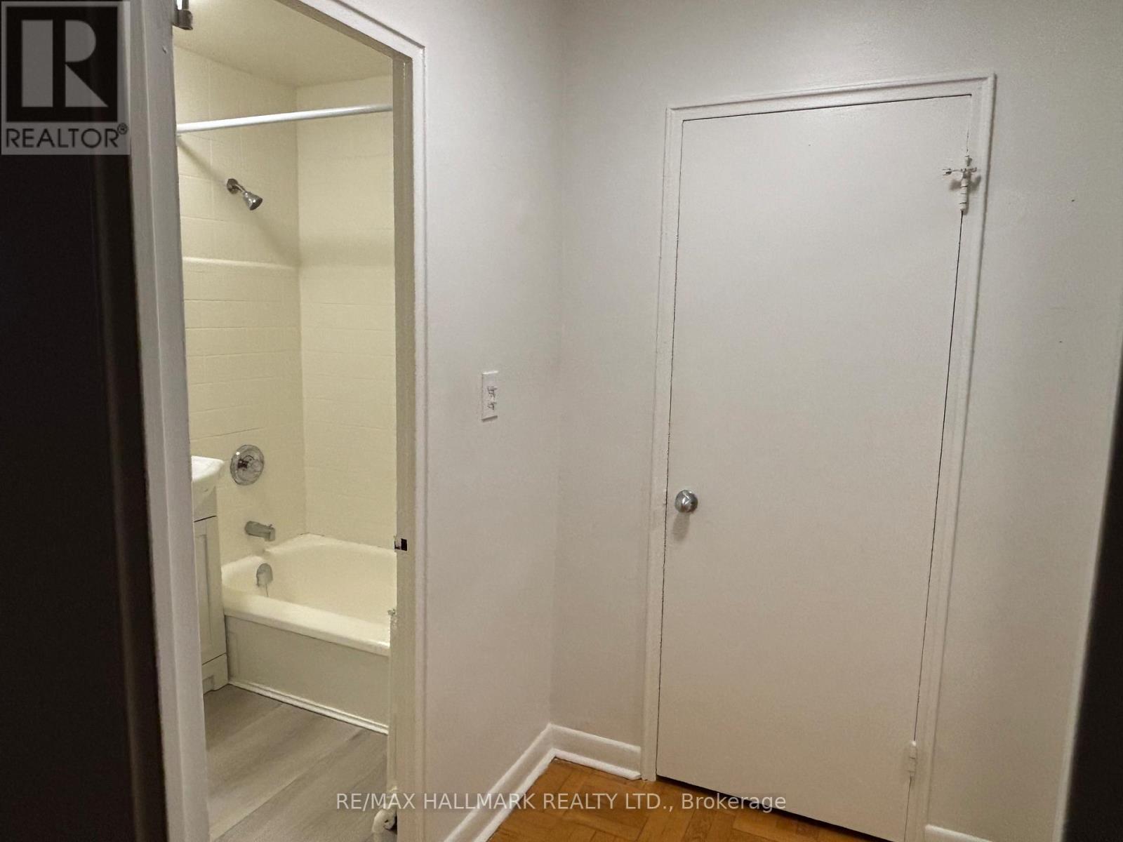 407 - 134 Lawton Boulevard, Toronto, Ontario  M4V 2A4 - Photo 4 - C12857574