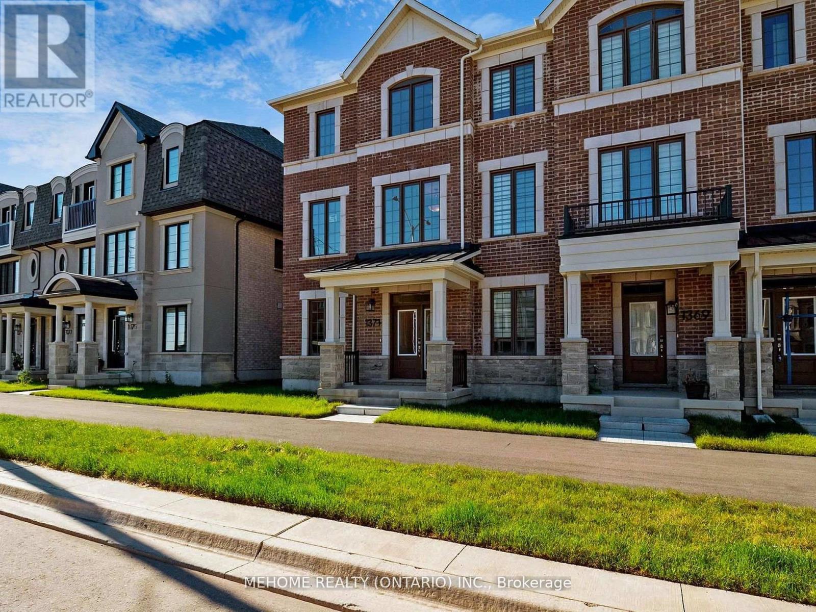 1371 William Halton Parkway, Oakville, Ontario  L6M 5N9 - Photo 2 - W12858630