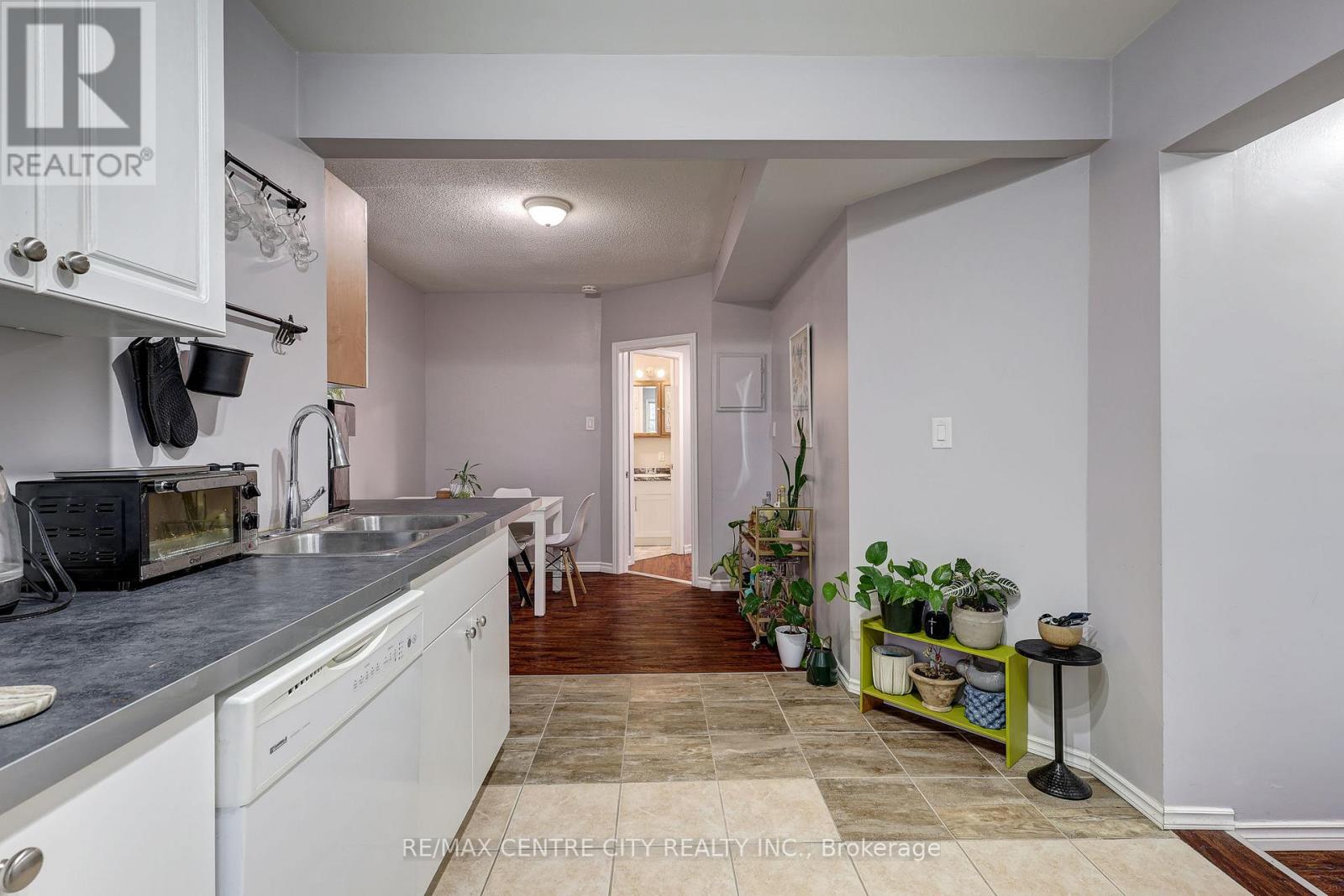 84 Wharncliffe Road S, London South, Ontario  N6J 2K1 - Photo 24 - X12858760